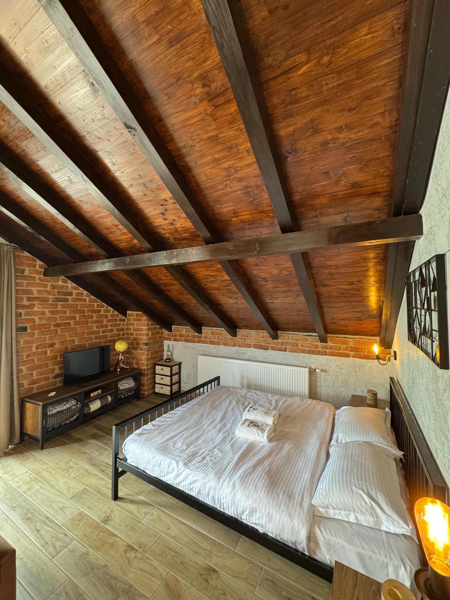 Villa Nur - Lake View Apartaments Mavrovi Anovi Екстер'єр фото